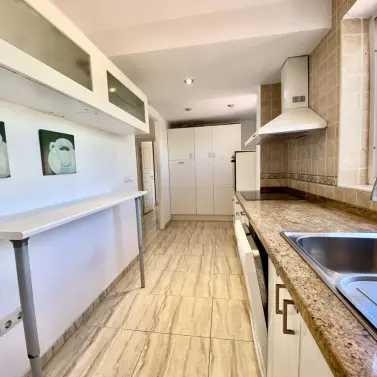 Sale of middle floor apartment in Benalmadena Costa