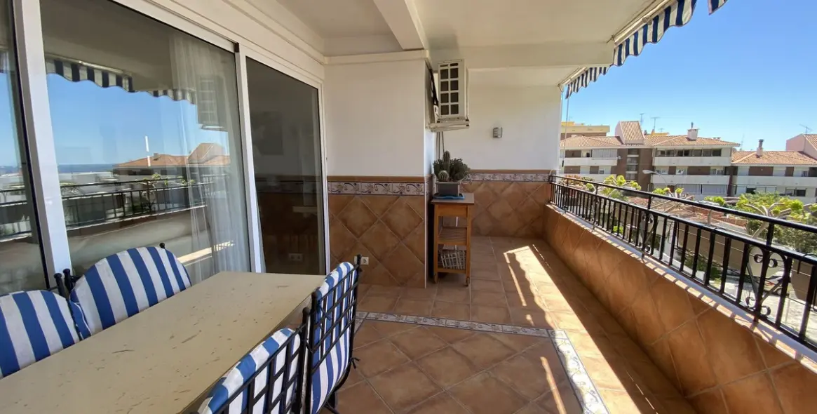 Sale of middle floor apartment in Benalmadena Costa 6