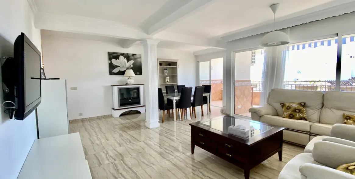 Sale of middle floor apartment in Benalmadena Costa 9