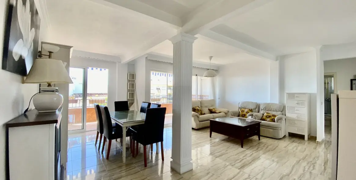 Sale of middle floor apartment in Benalmadena Costa 10