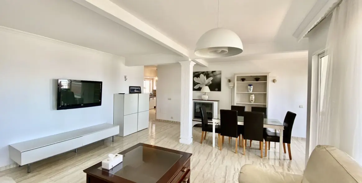 Sale of middle floor apartment in Benalmadena Costa 11