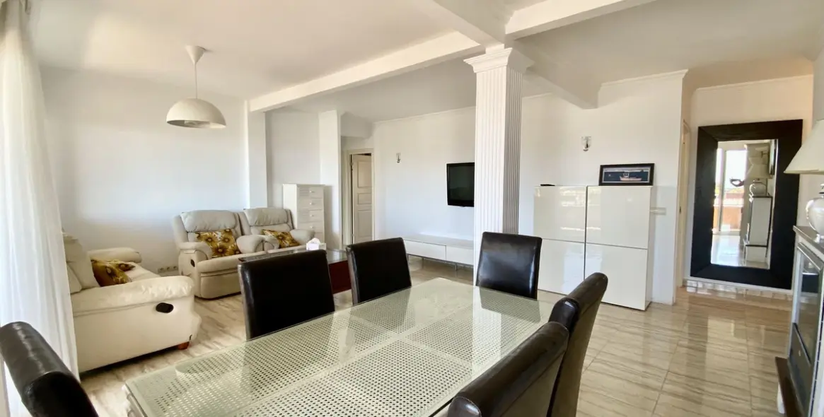 Sale of middle floor apartment in Benalmadena Costa 12