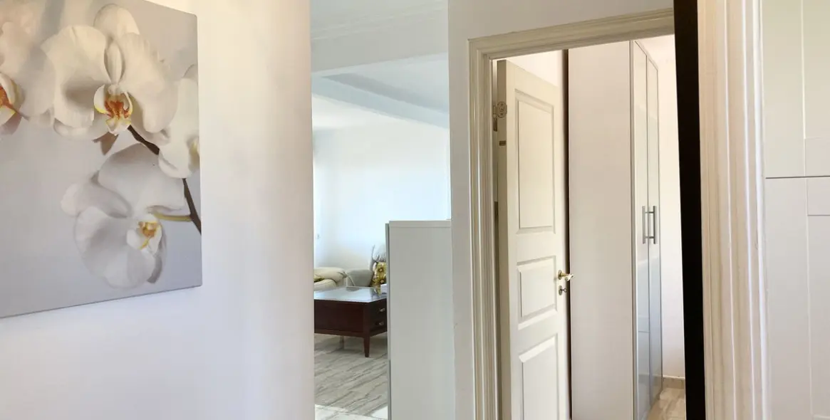 Sale of middle floor apartment in Benalmadena Costa 13