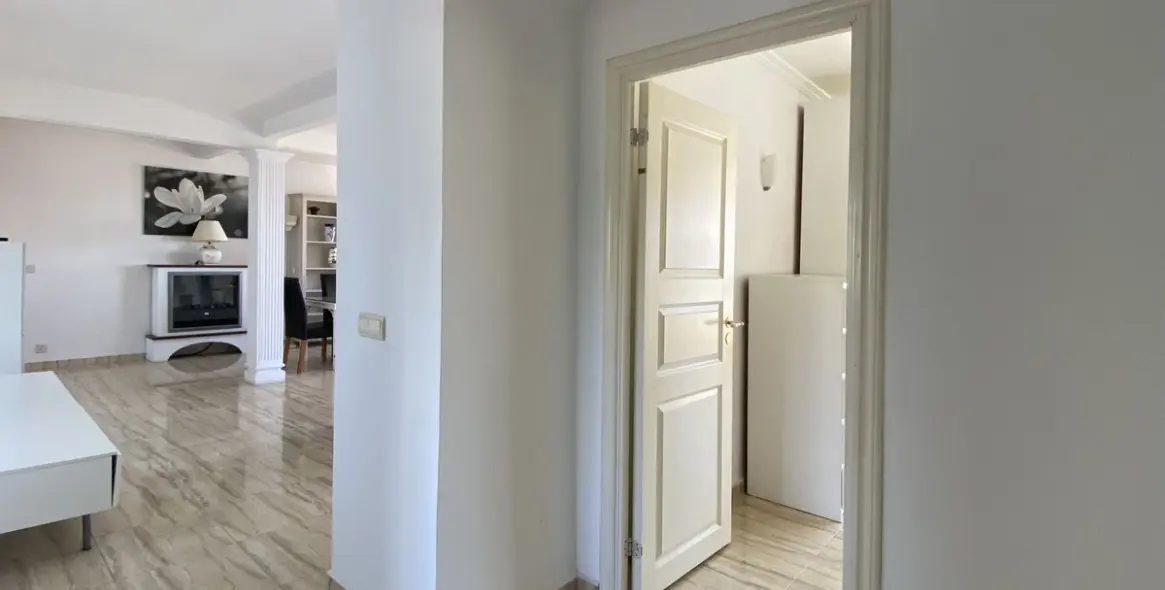 Sale of middle floor apartment in Benalmadena Costa 14