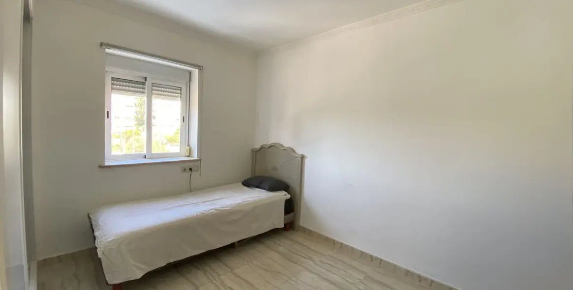 Sale of middle floor apartment in Benalmadena Costa 18