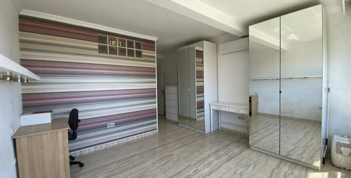 Sale of middle floor apartment in Benalmadena Costa 19