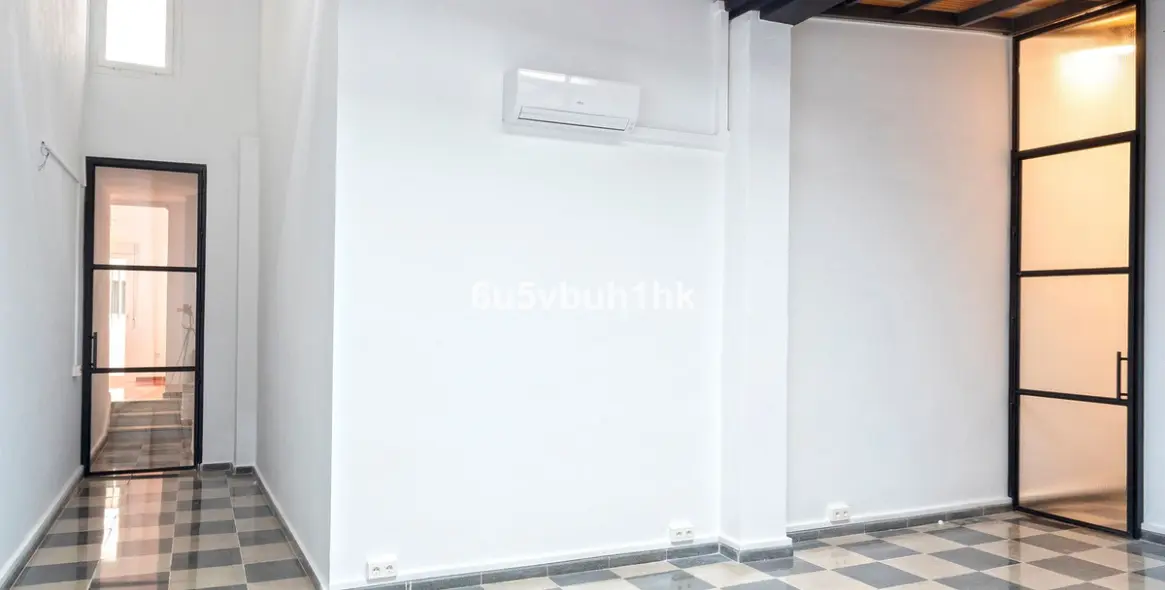 Продажа апартаментов на первом этаже в Málaga 17