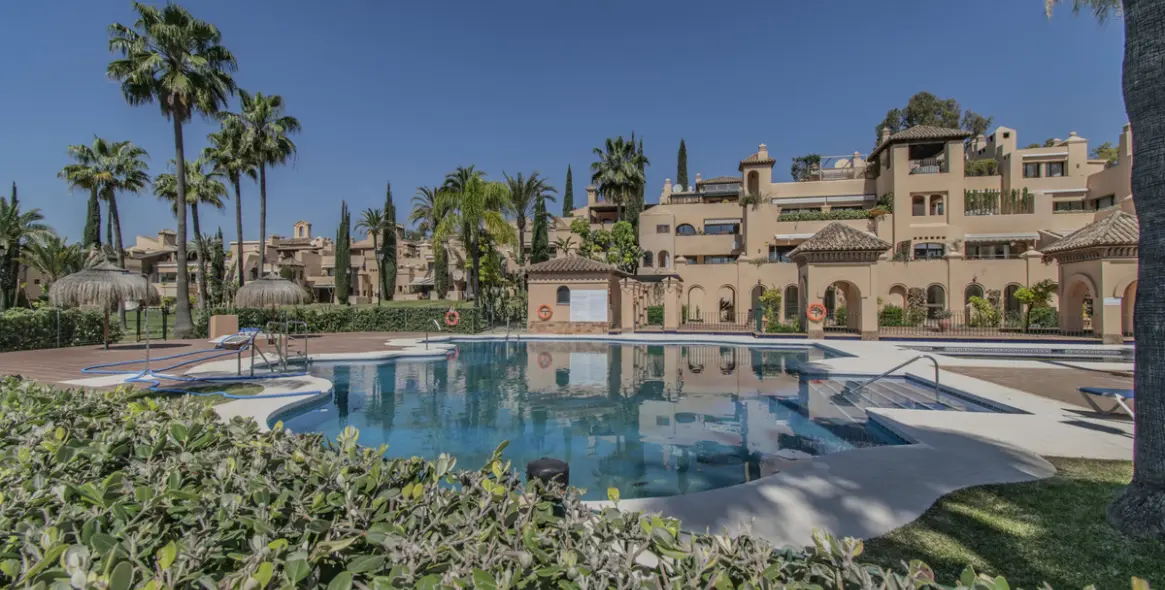 Продажа апартаментов на первом этаже в Atalaya 6