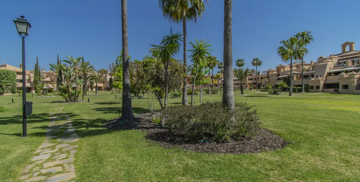 Продажа апартаментов на первом этаже в Atalaya 14