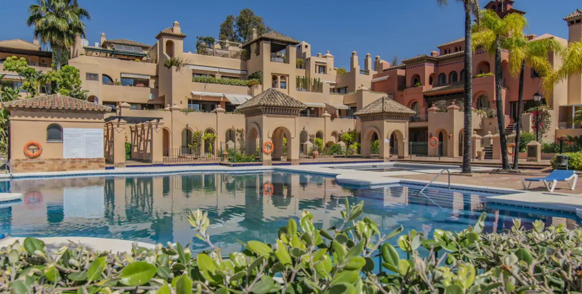 Продажа апартаментов на первом этаже в Atalaya 17