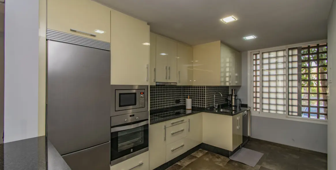 Продажа апартаментов на первом этаже в Atalaya 23