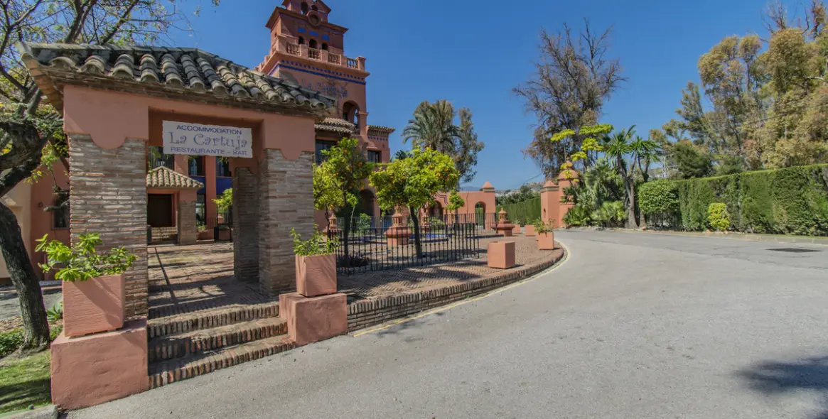 Продажа апартаментов на первом этаже в Atalaya 31