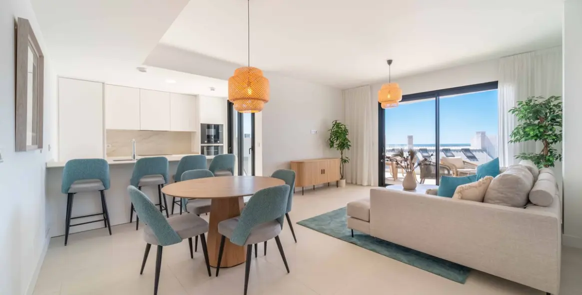 Sale of middle floor apartment in Fuengirola 1