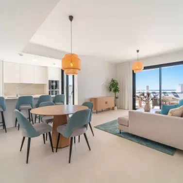 Sale of middle floor apartment in Fuengirola