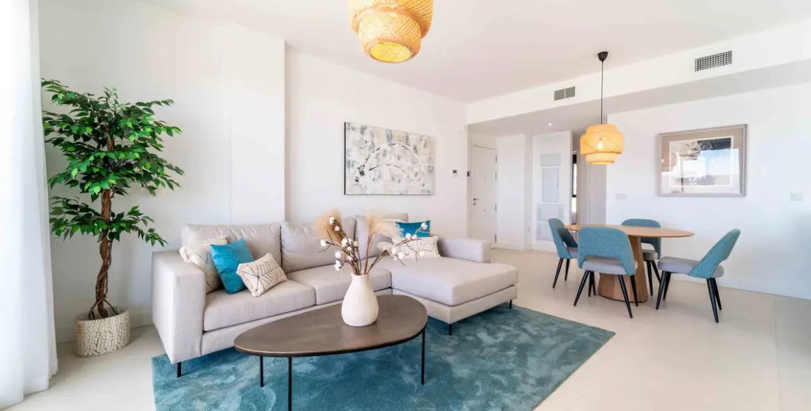 Sale of middle floor apartment in Fuengirola 2