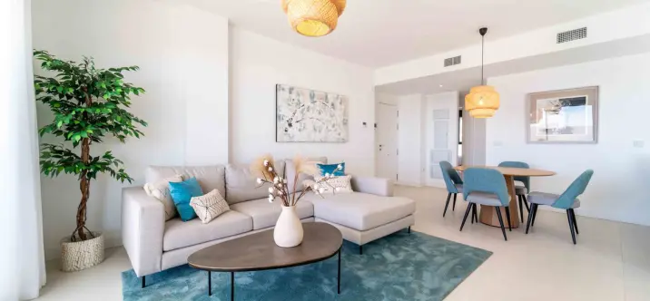 Sale of middle floor apartment in Fuengirola 1