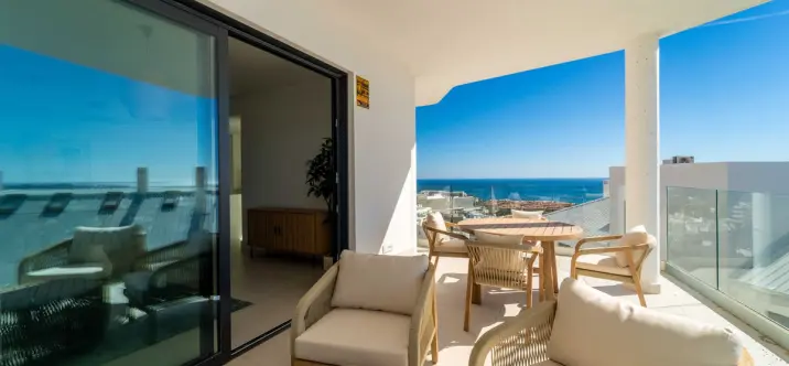 Sale of middle floor apartment in Fuengirola 2