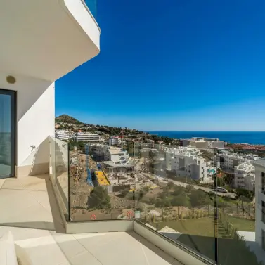 Sale of middle floor apartment in Fuengirola