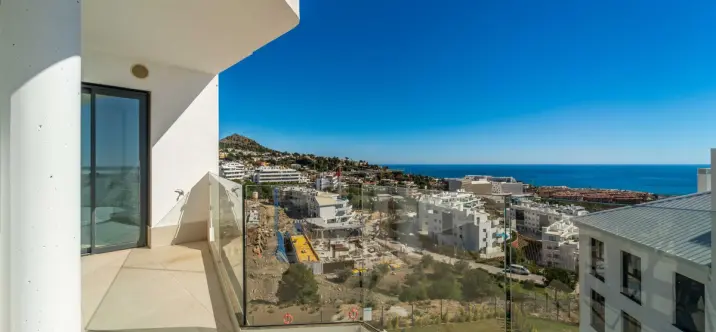 Sale of middle floor apartment in Fuengirola 3