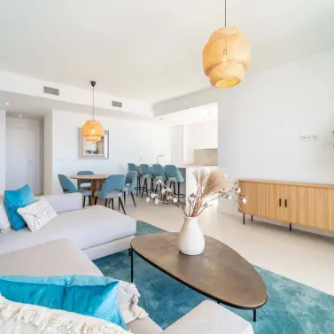 Sale of middle floor apartment in Fuengirola