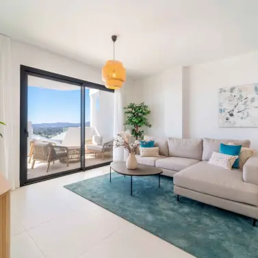 Sale of middle floor apartment in Fuengirola