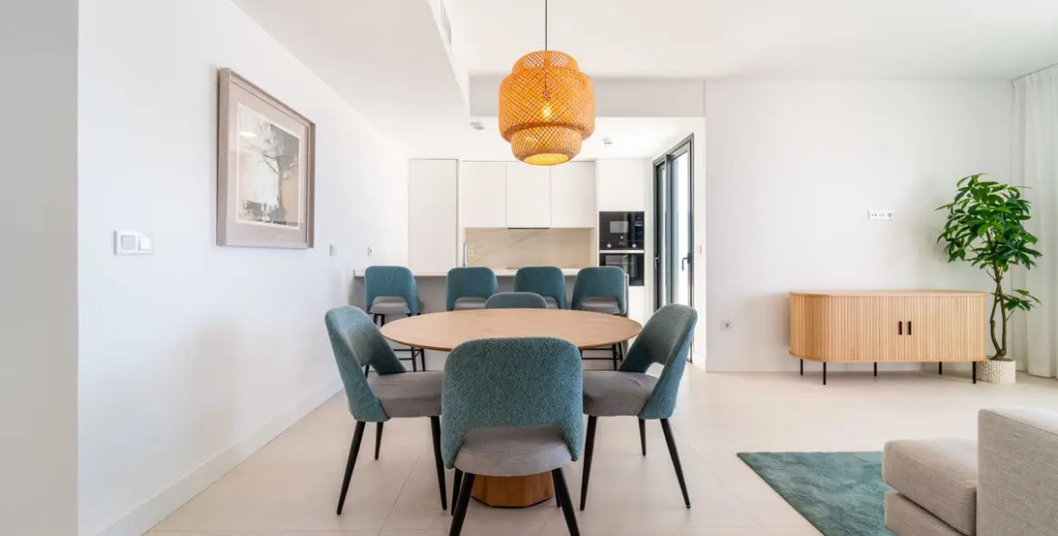 Sale of middle floor apartment in Fuengirola 10