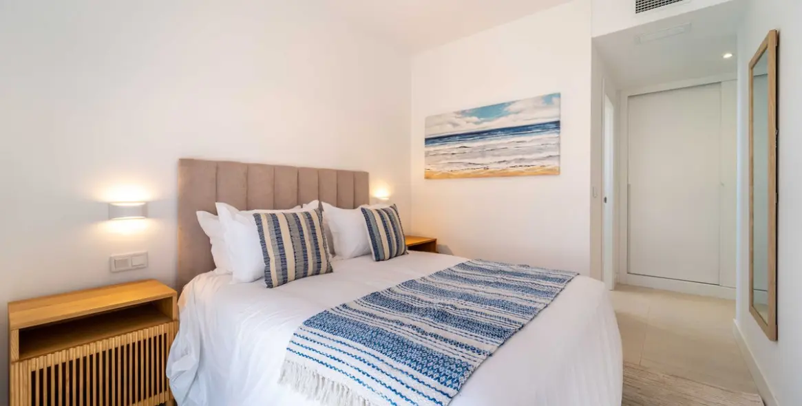 Sale of middle floor apartment in Fuengirola 16