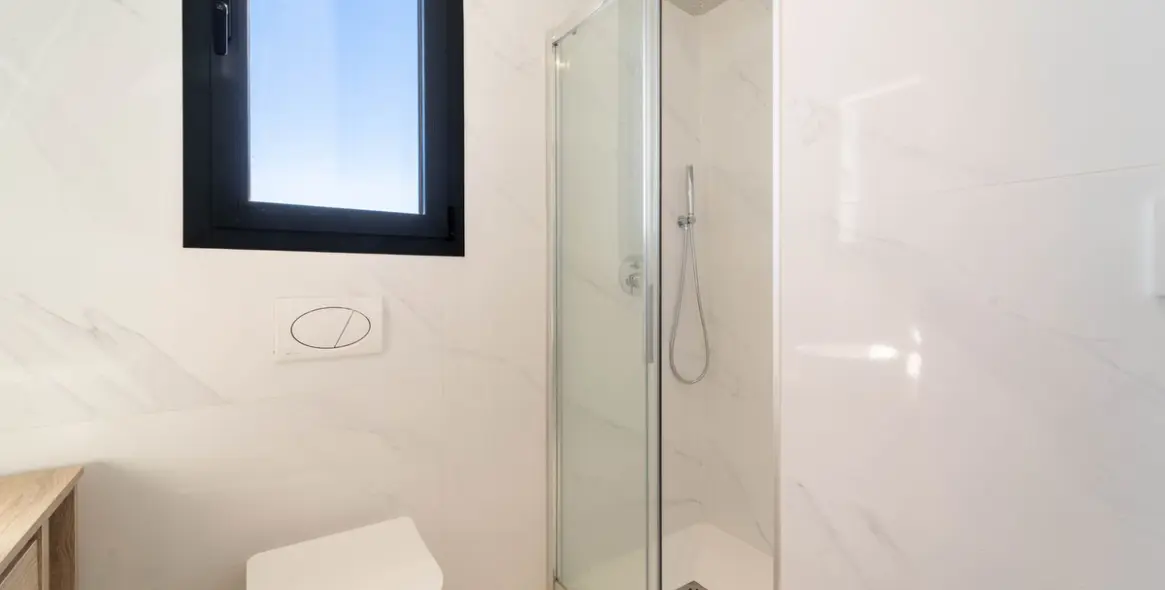 Sale of middle floor apartment in Fuengirola 18