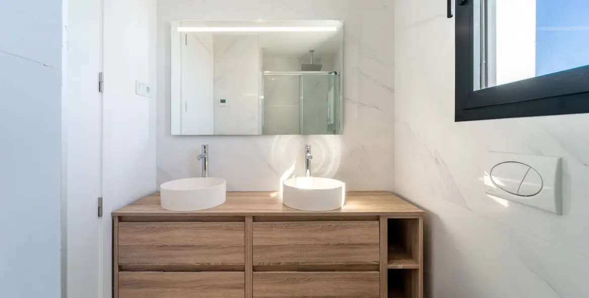 Sale of middle floor apartment in Fuengirola 19