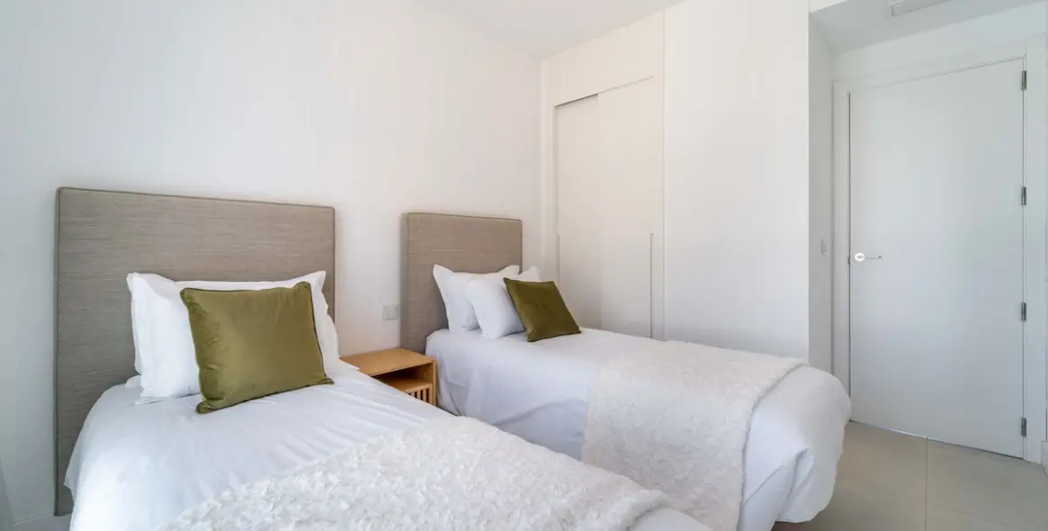 Sale of middle floor apartment in Fuengirola 21