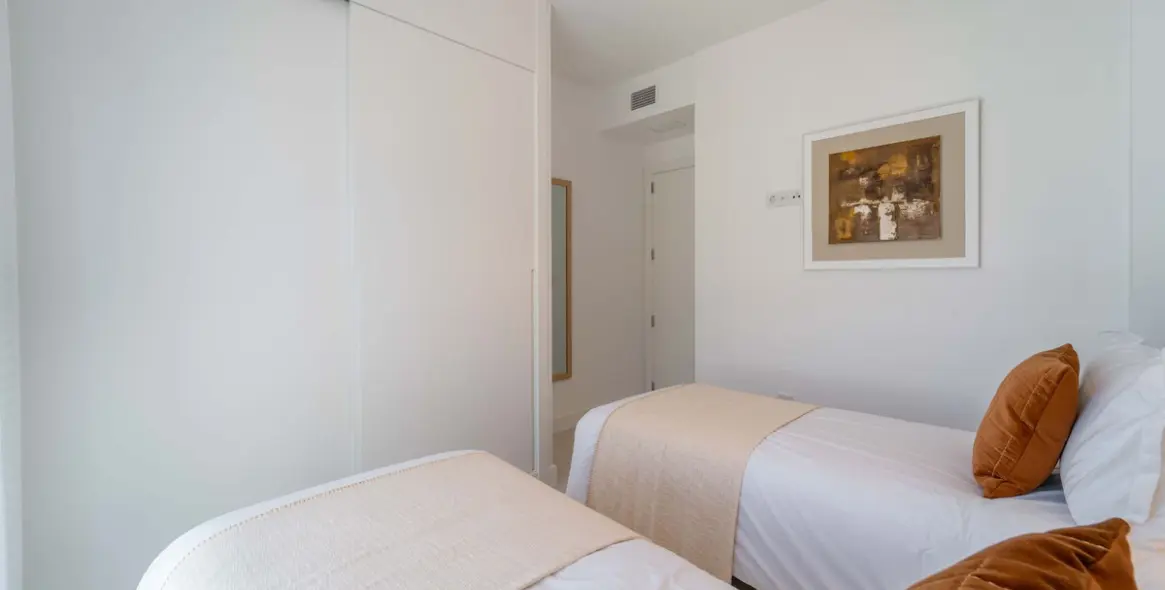 Sale of middle floor apartment in Fuengirola 24