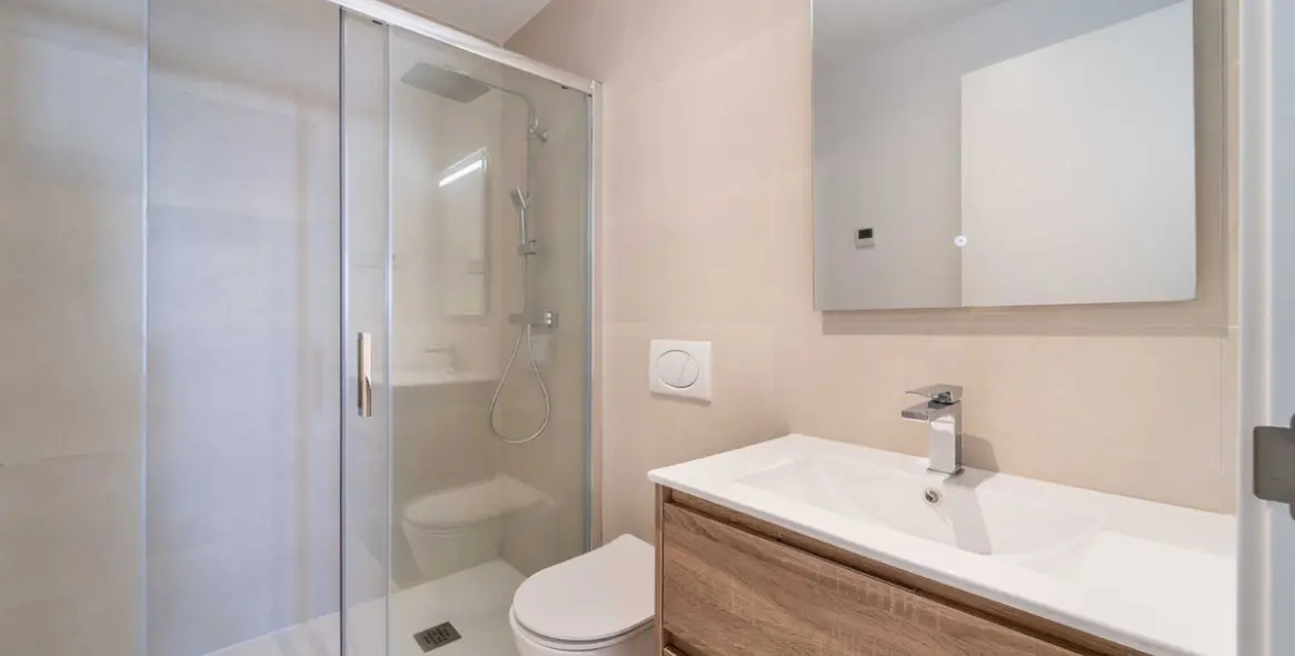 Sale of middle floor apartment in Fuengirola 25