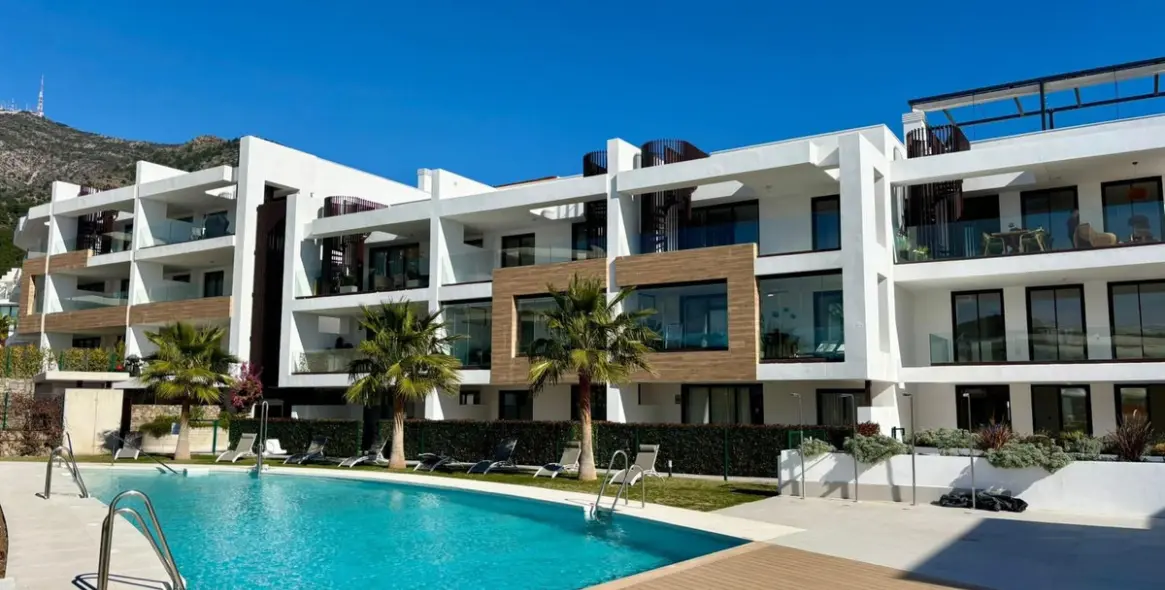 Sale of middle floor apartment in Fuengirola 6