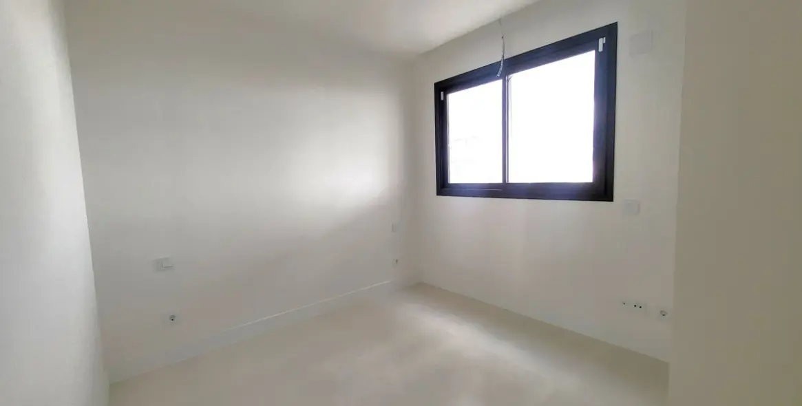 Sale of middle floor apartment in Fuengirola 10