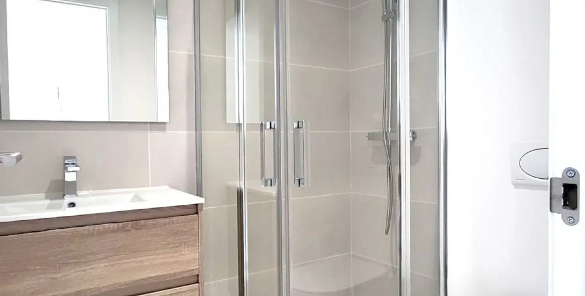 Sale of middle floor apartment in Fuengirola 11