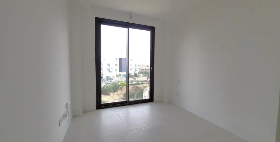 Sale of middle floor apartment in Fuengirola 12