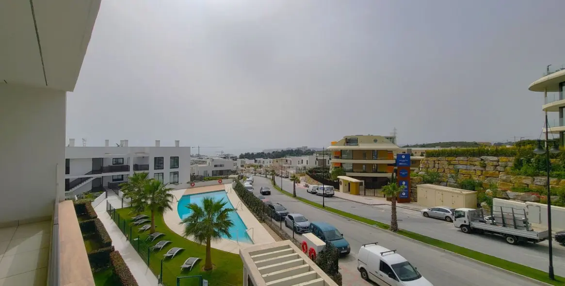 Sale of middle floor apartment in Fuengirola 16