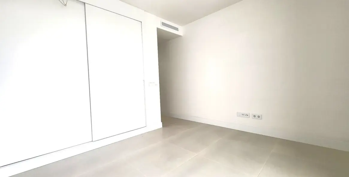 Sale of middle floor apartment in Fuengirola 17