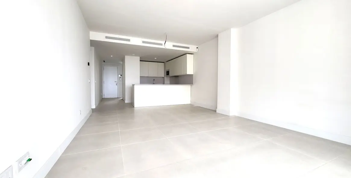 Sale of middle floor apartment in Fuengirola 18