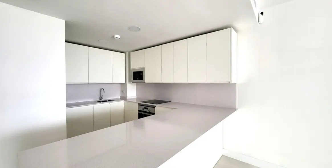 Sale of middle floor apartment in Fuengirola 19