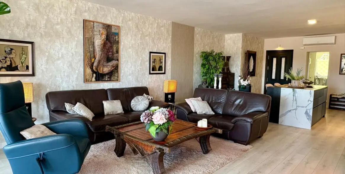 Sale of middle floor apartment in La Quinta 5