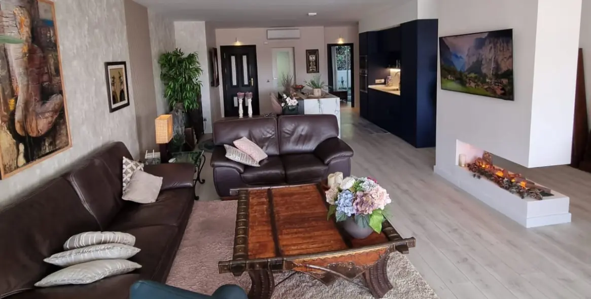 Sale of middle floor apartment in La Quinta 7