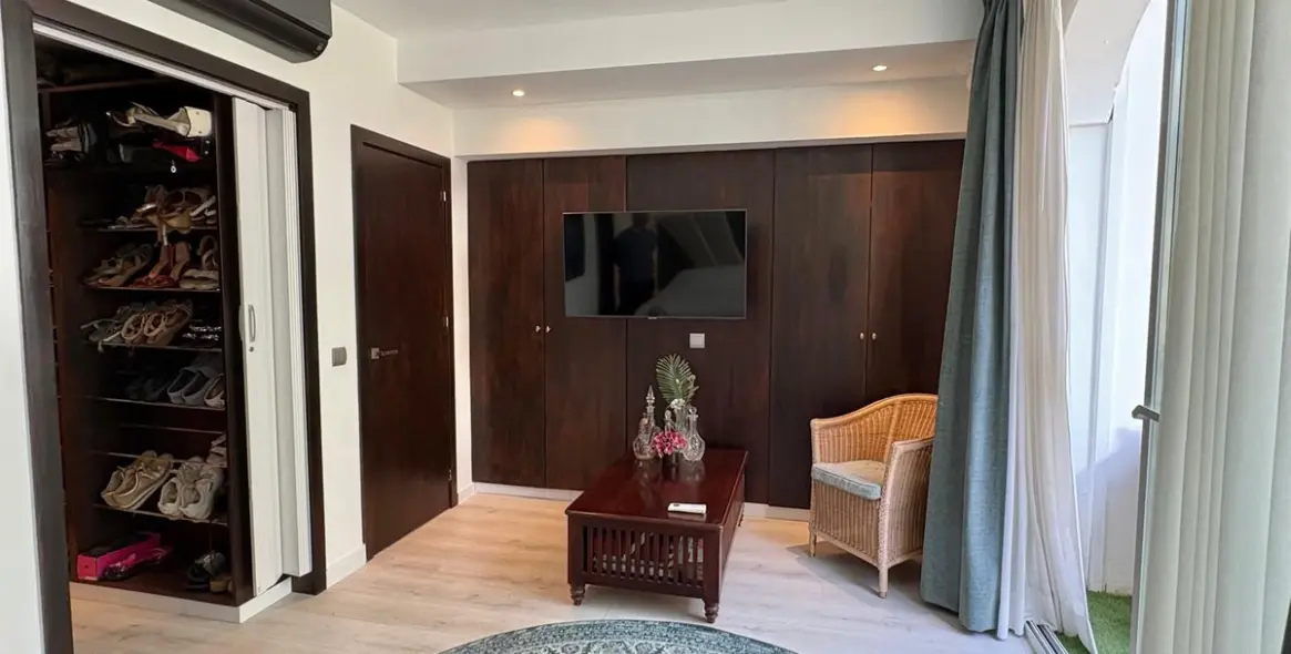 Sale of middle floor apartment in La Quinta 10