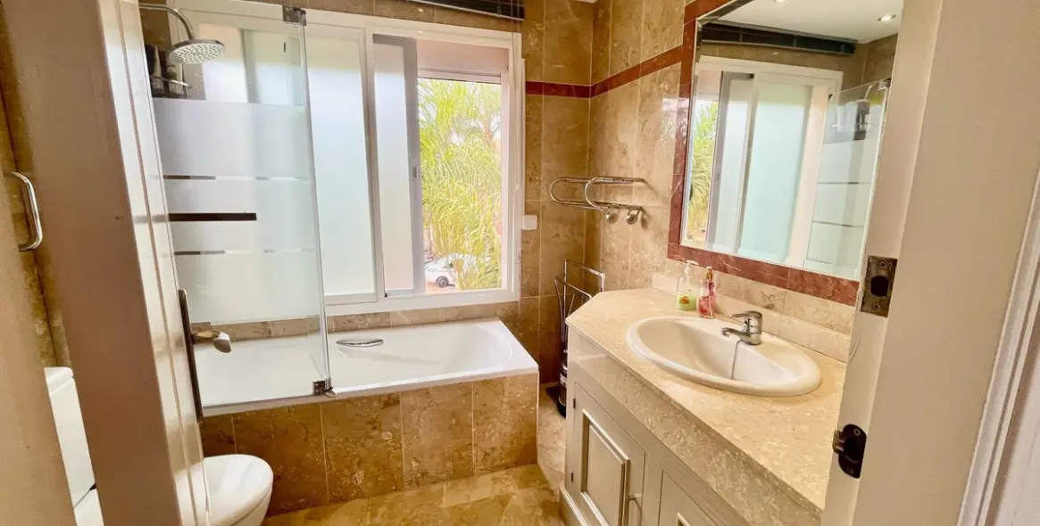 Venta de adosado en Nueva Andalucía 11