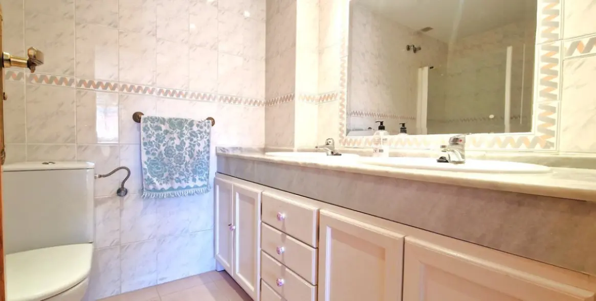 Sale of ground floor apartment in El Rosario 18