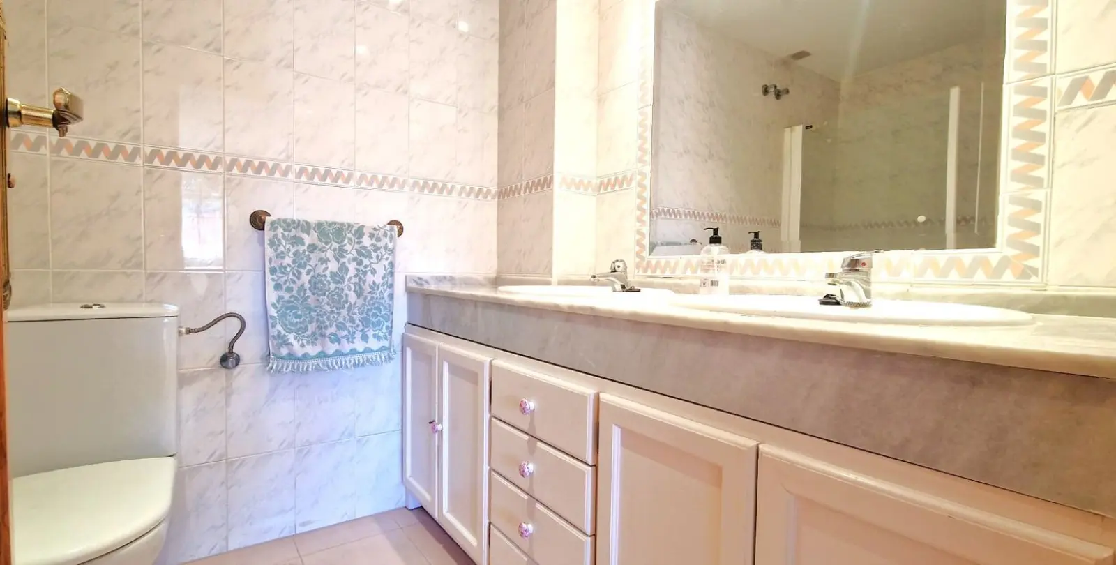 Venta de apartamento en planta media en El Rosario 18