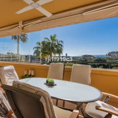 Продажа апартаментов на среднем этаже в Elviria