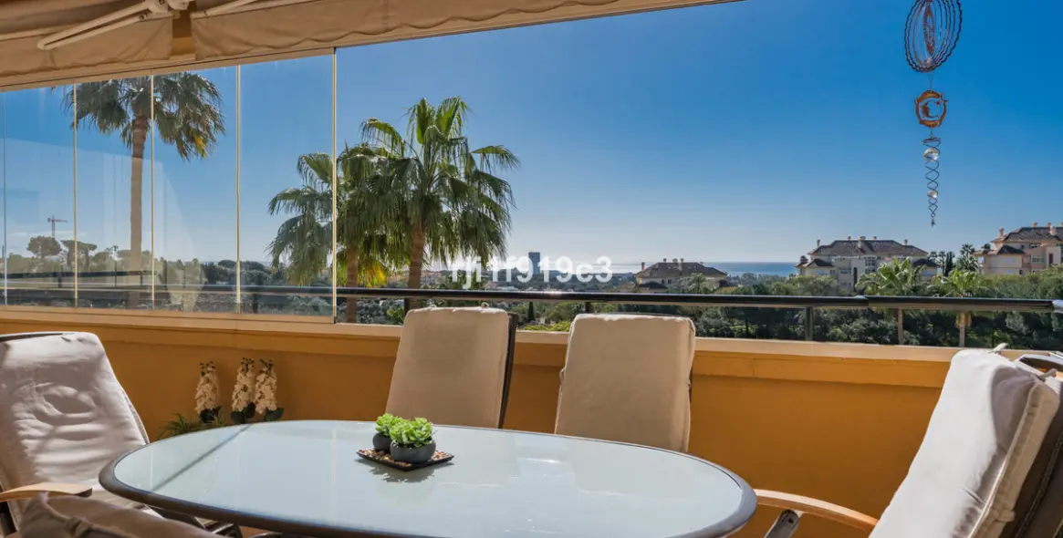 Sale of middle floor apartment in Elviria 15