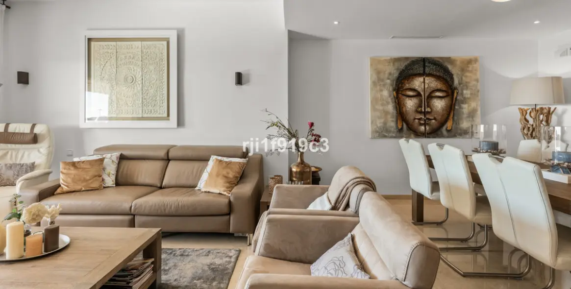 Sale of middle floor apartment in Elviria 21