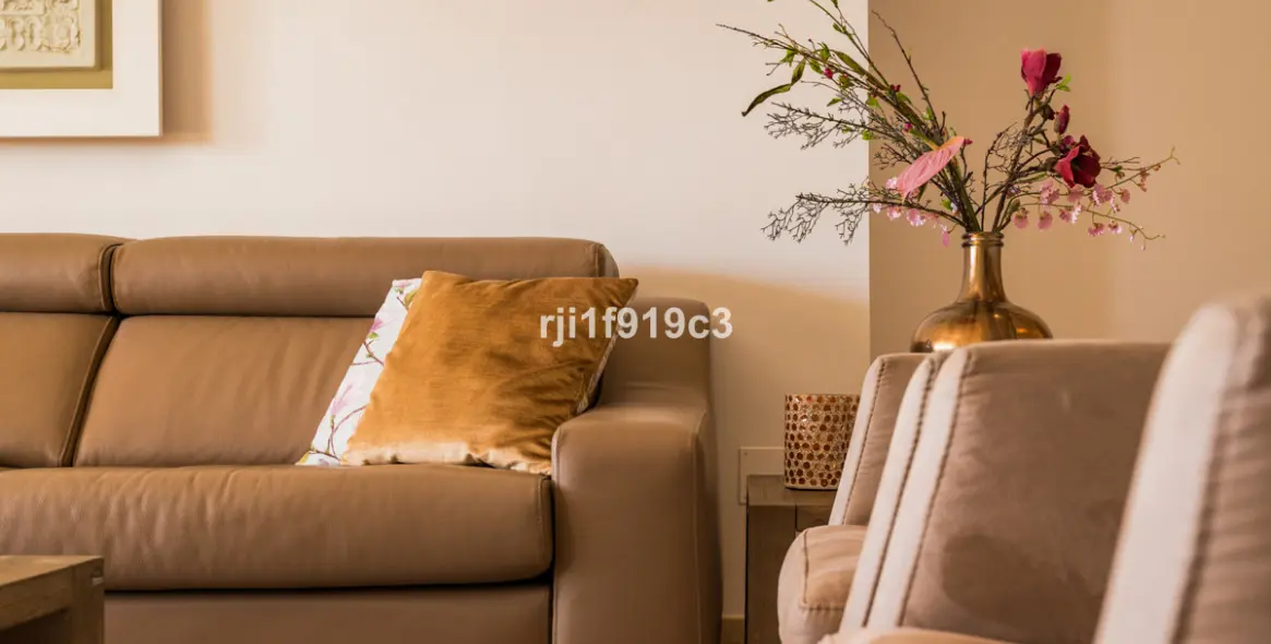 Sale of middle floor apartment in Elviria 31